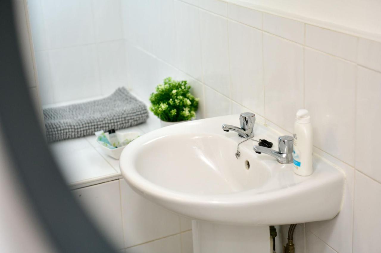 Spacious 2 Bedroom Apartment In The Heart Mumbles Εξωτερικό φωτογραφία