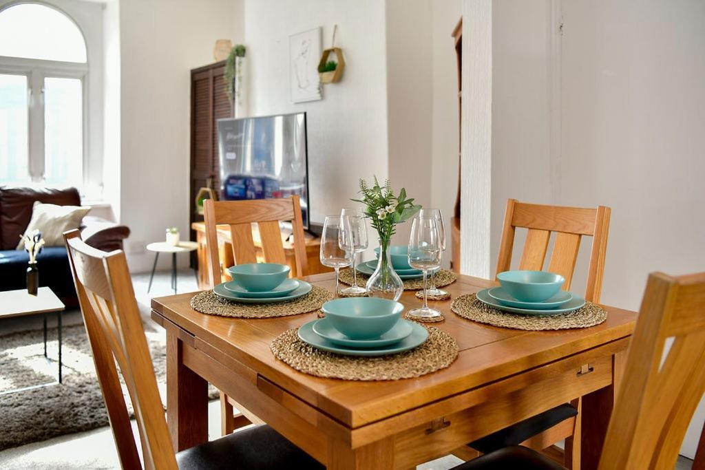 Spacious 2 Bedroom Apartment In The Heart Mumbles Εξωτερικό φωτογραφία