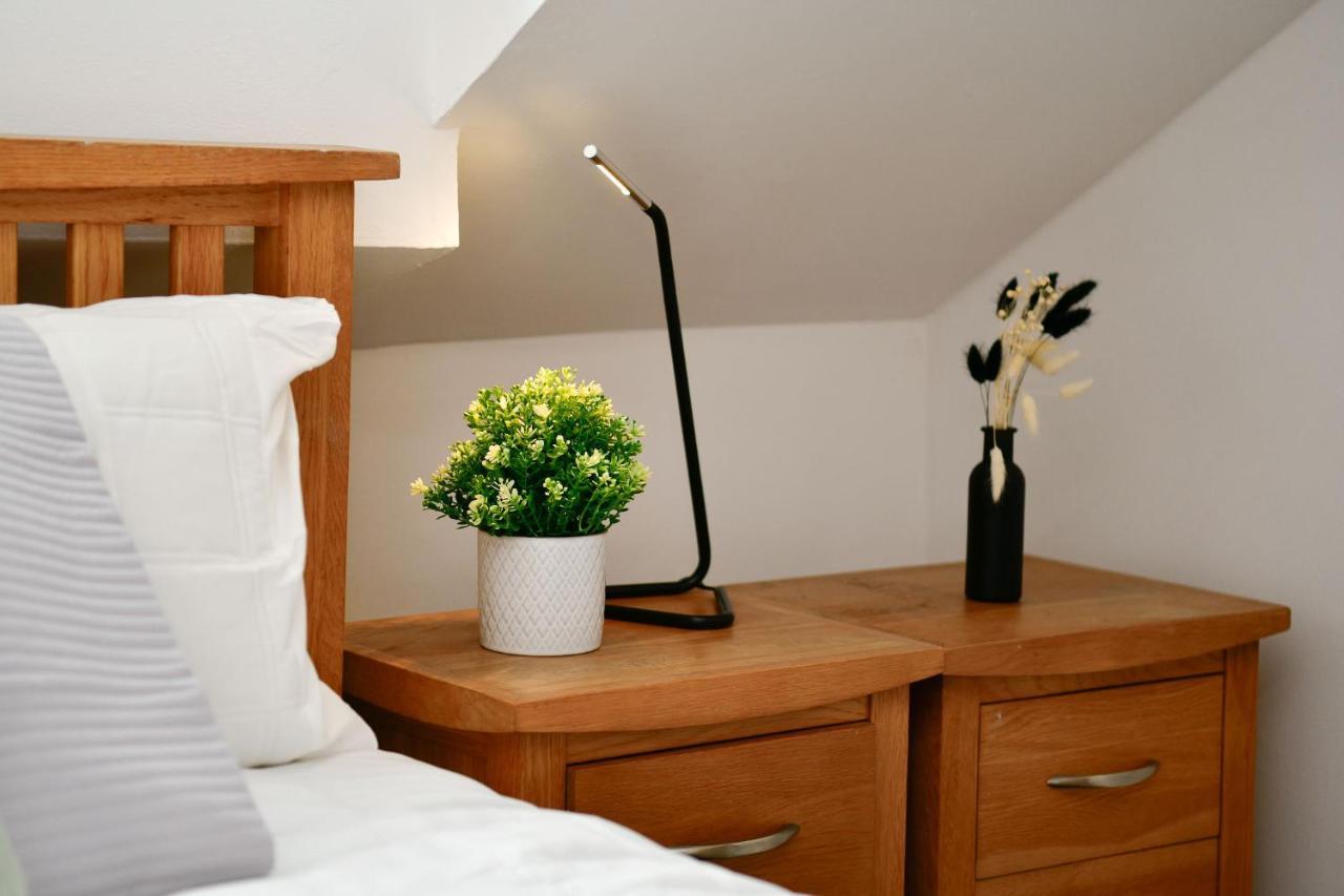 Spacious 2 Bedroom Apartment In The Heart Mumbles Εξωτερικό φωτογραφία
